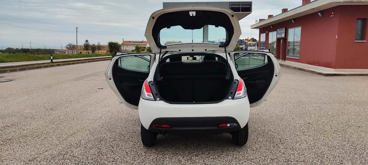 Lancia Ypsilon 0.9 TwinAir 85 CV 5 porte Metano Ecochic Gold