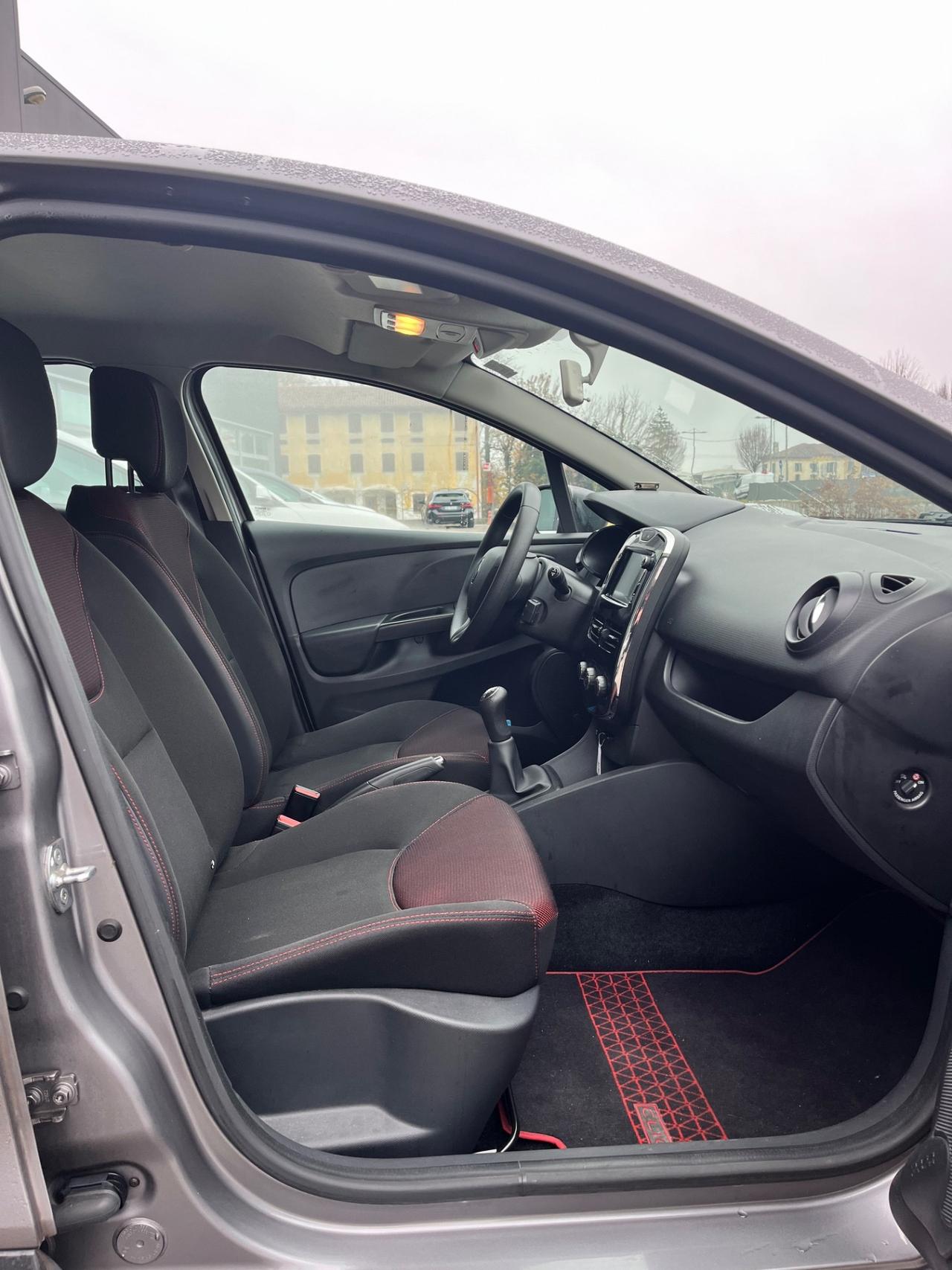 Renault Clio 1.2 75CV Neopatentati