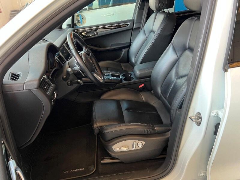 PORSCHE Macan 2.0