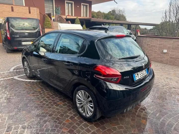 Peugeot 208 PureTech 82 5 porte Allure