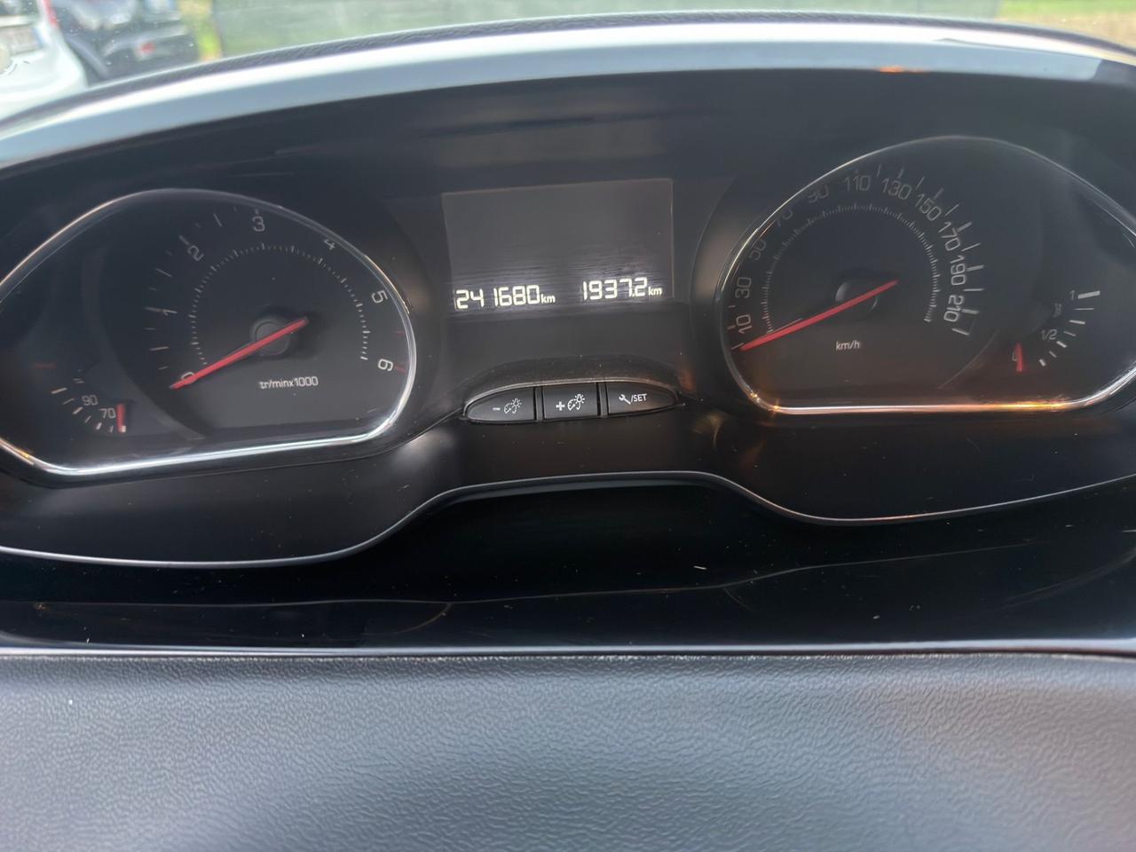 Peugeot 208 1.4 HDi 68 CV 5 porte Access