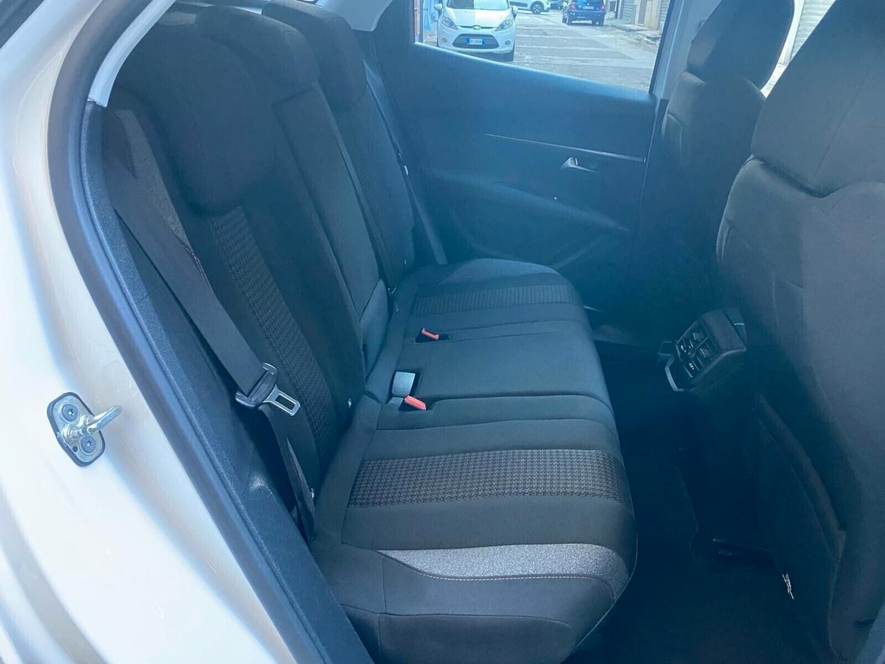 Peugeot 3008 BlueHDi 130 S&S EAT8 Active