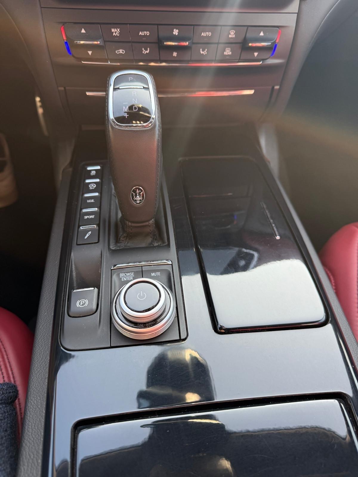 Maserati Ghibli V6 430 CV Q4 Gransport