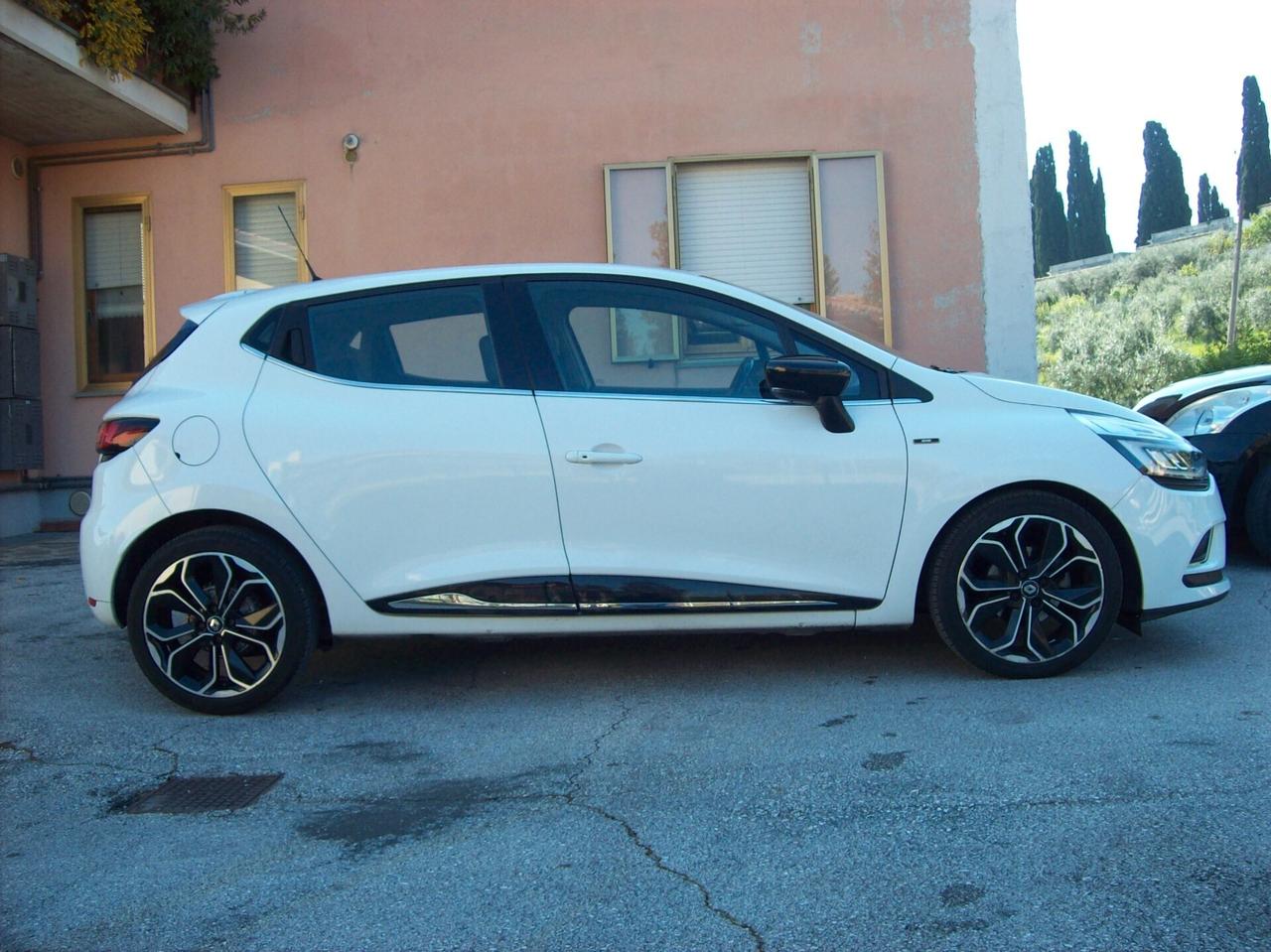 Renault Clio dCi 8V 90 CV EDC 5 porte Moschino Life neopatentati
