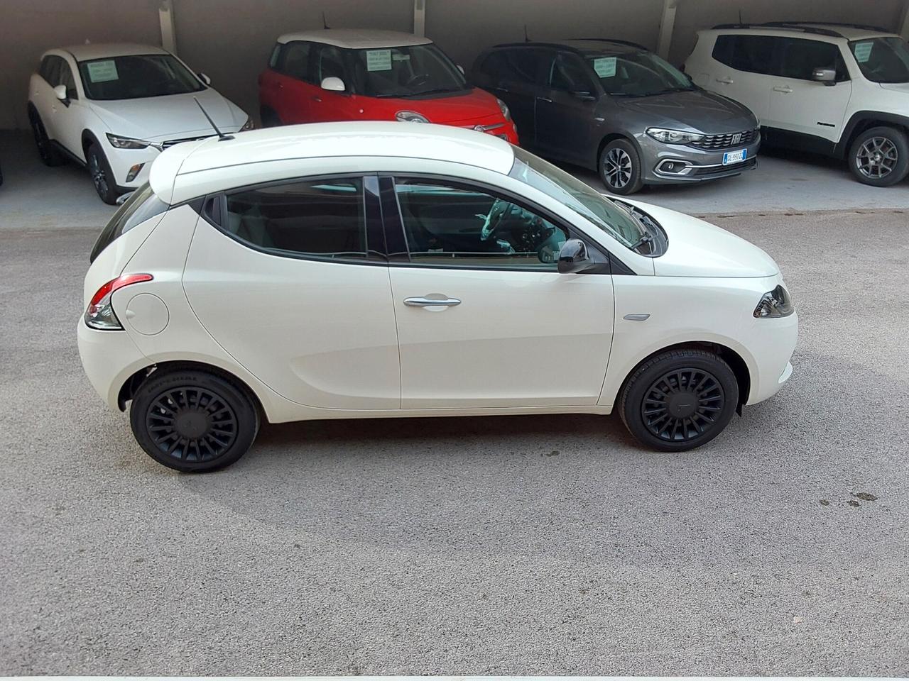 Lancia Ypsilon 1.2 69 CV GPL Silver