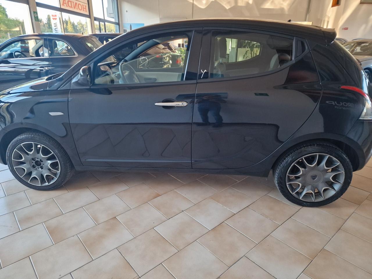Lancia Ypsilon 1.2 69 CV 5 porte S&S Gold