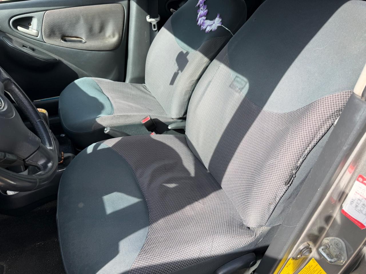 Toyota Yaris 2003 benzina