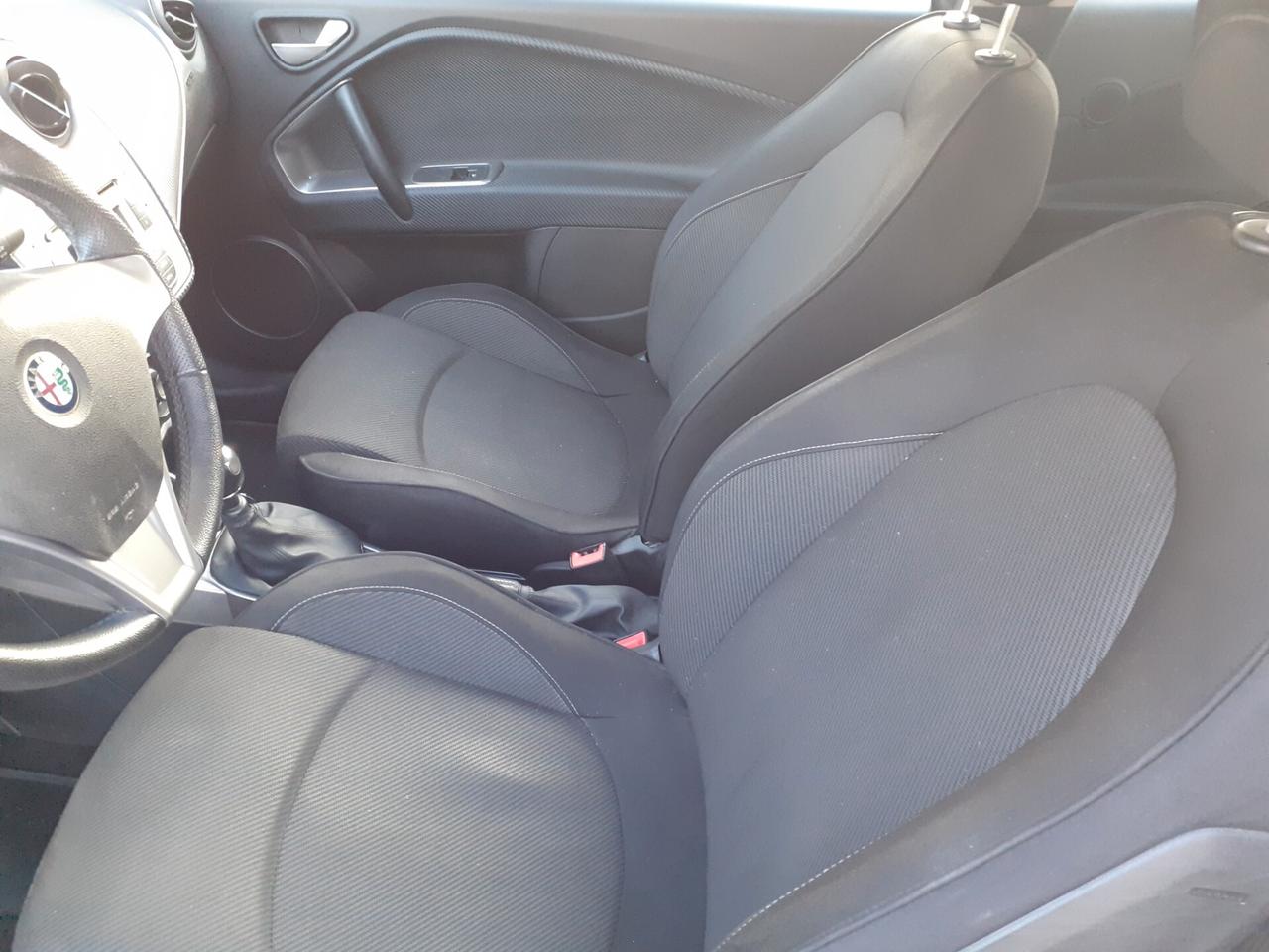 Alfa Romeo MiTo 1.6 JTDm 16V Distinctive Sport Pack