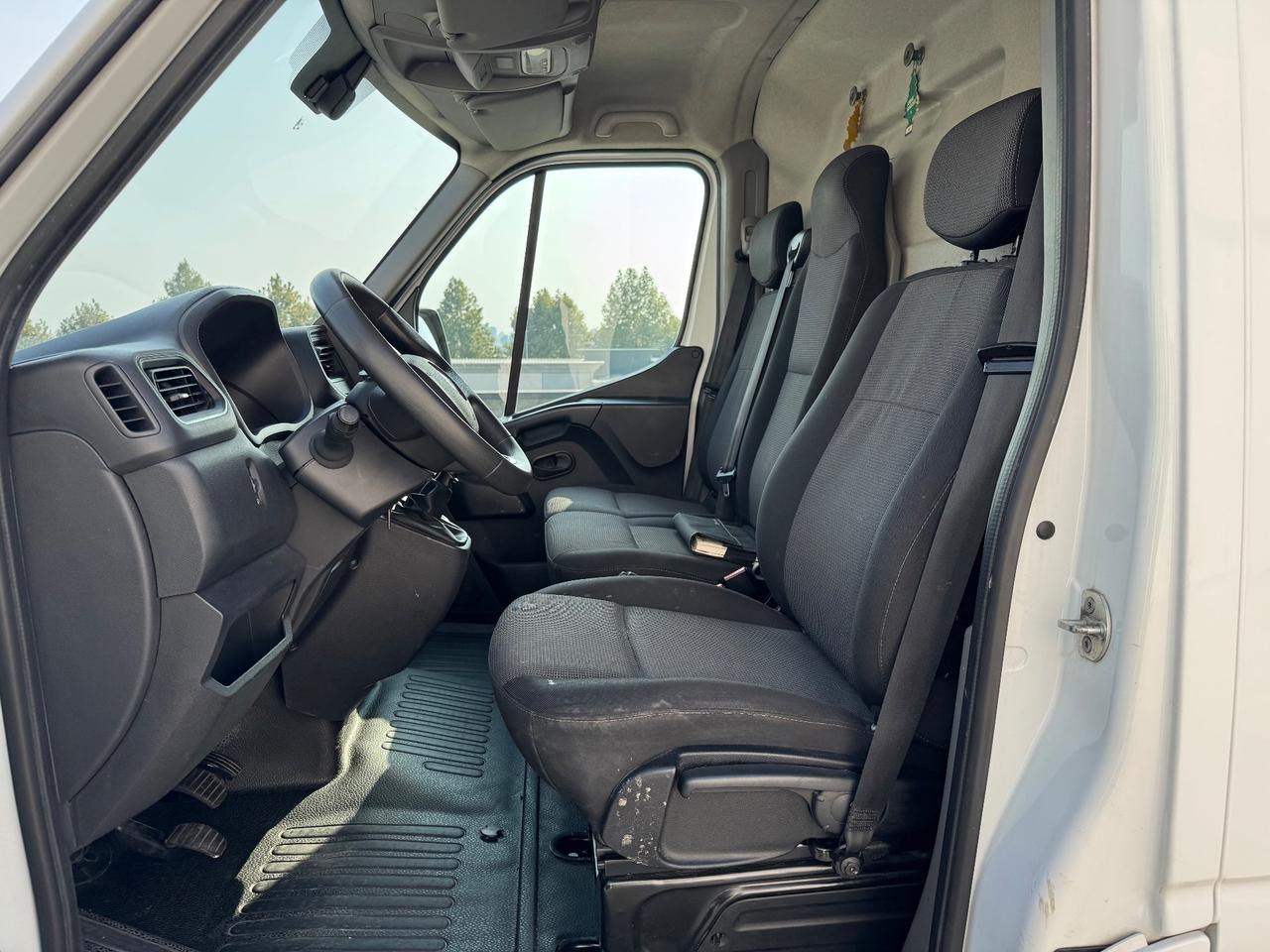 Renault Master T35 2.3 dCi Cabinato 3 Posti