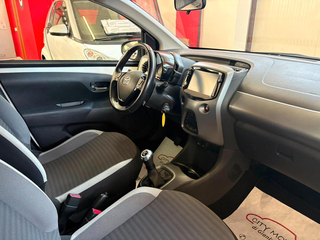 Toyota Aygo 1.0 VVT-i 69 CV 5 porte x-cool