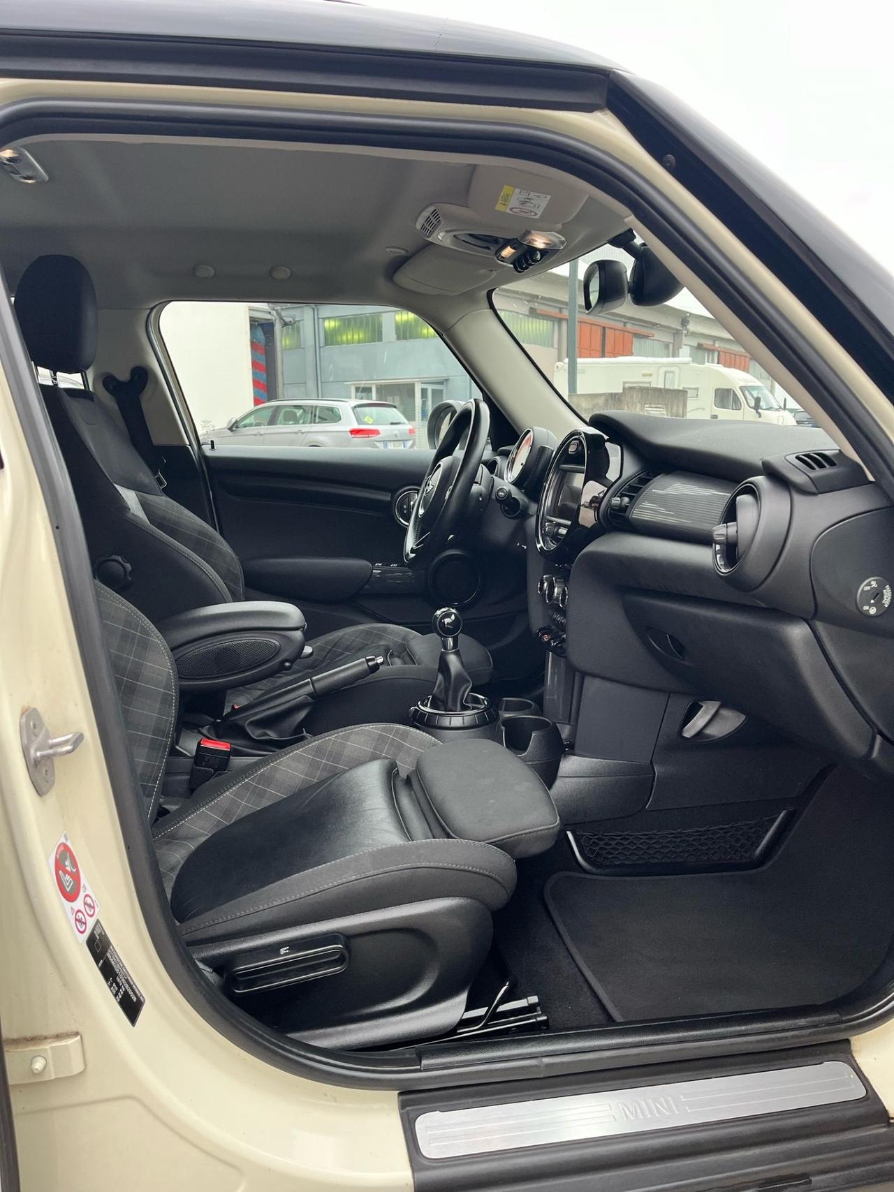 Mini Mini 1.5 Cooper 5 porte Neopatentati