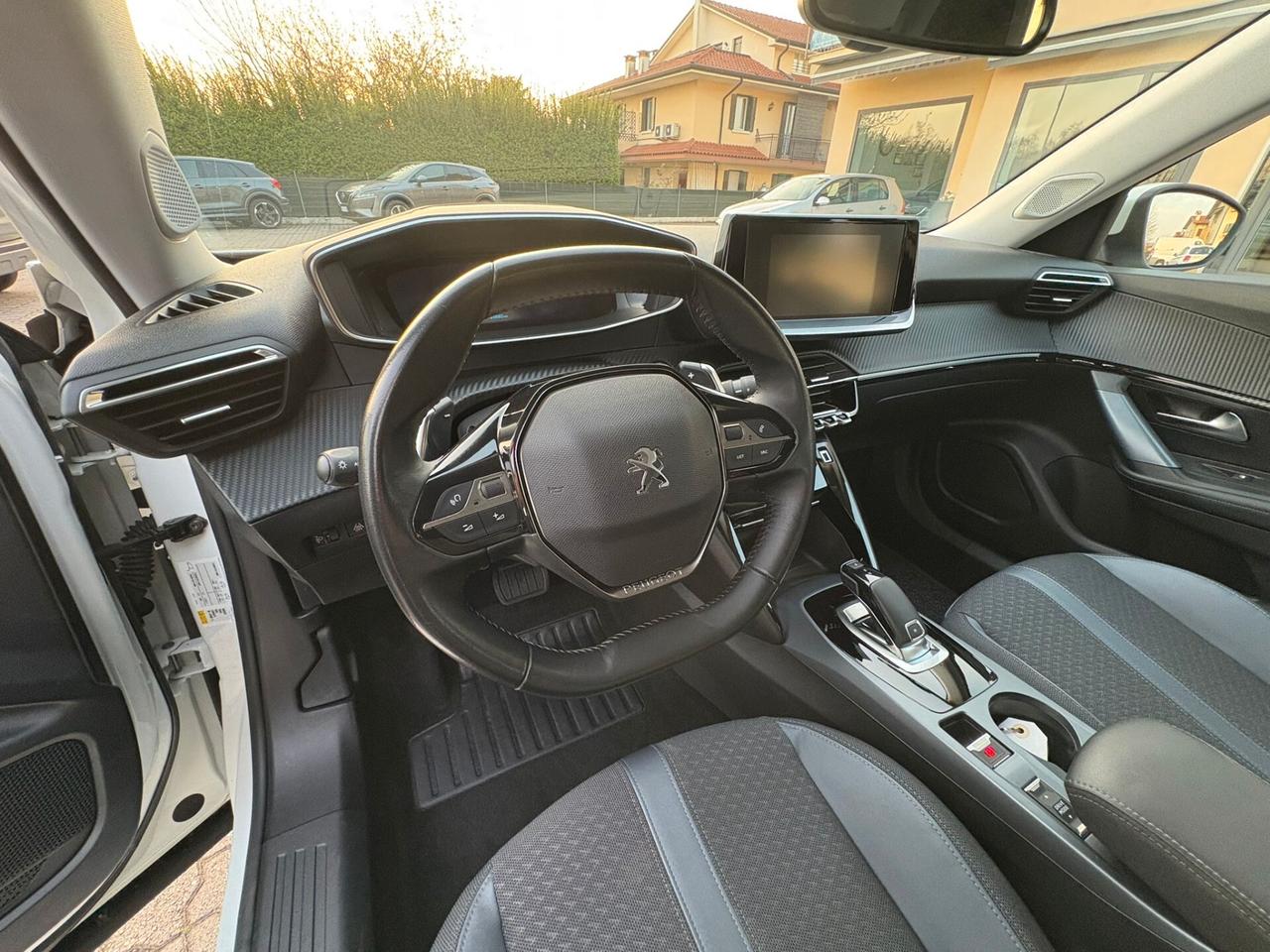 PEUGEOT 2008 1.5 HDI FULL OPTIONAL SI NEOPATENTATI