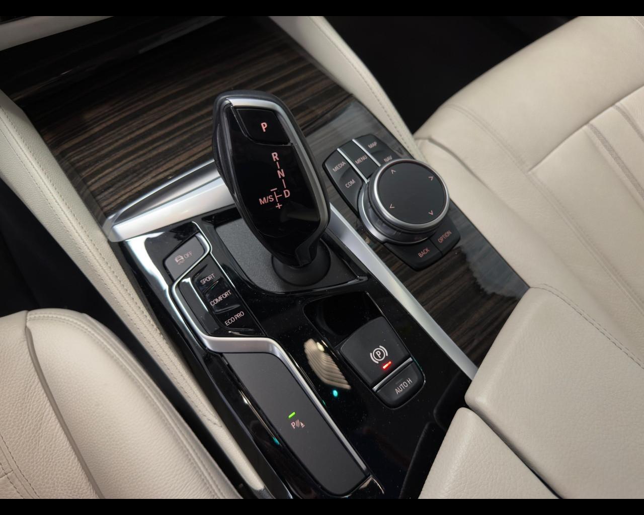 BMW Serie 5(G30/31/F90) - 518d Touring Luxury