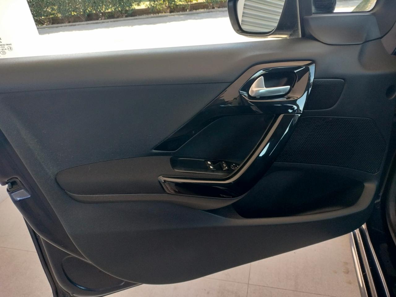 Peugeot 208 PureTech 1.2 5 porte Active