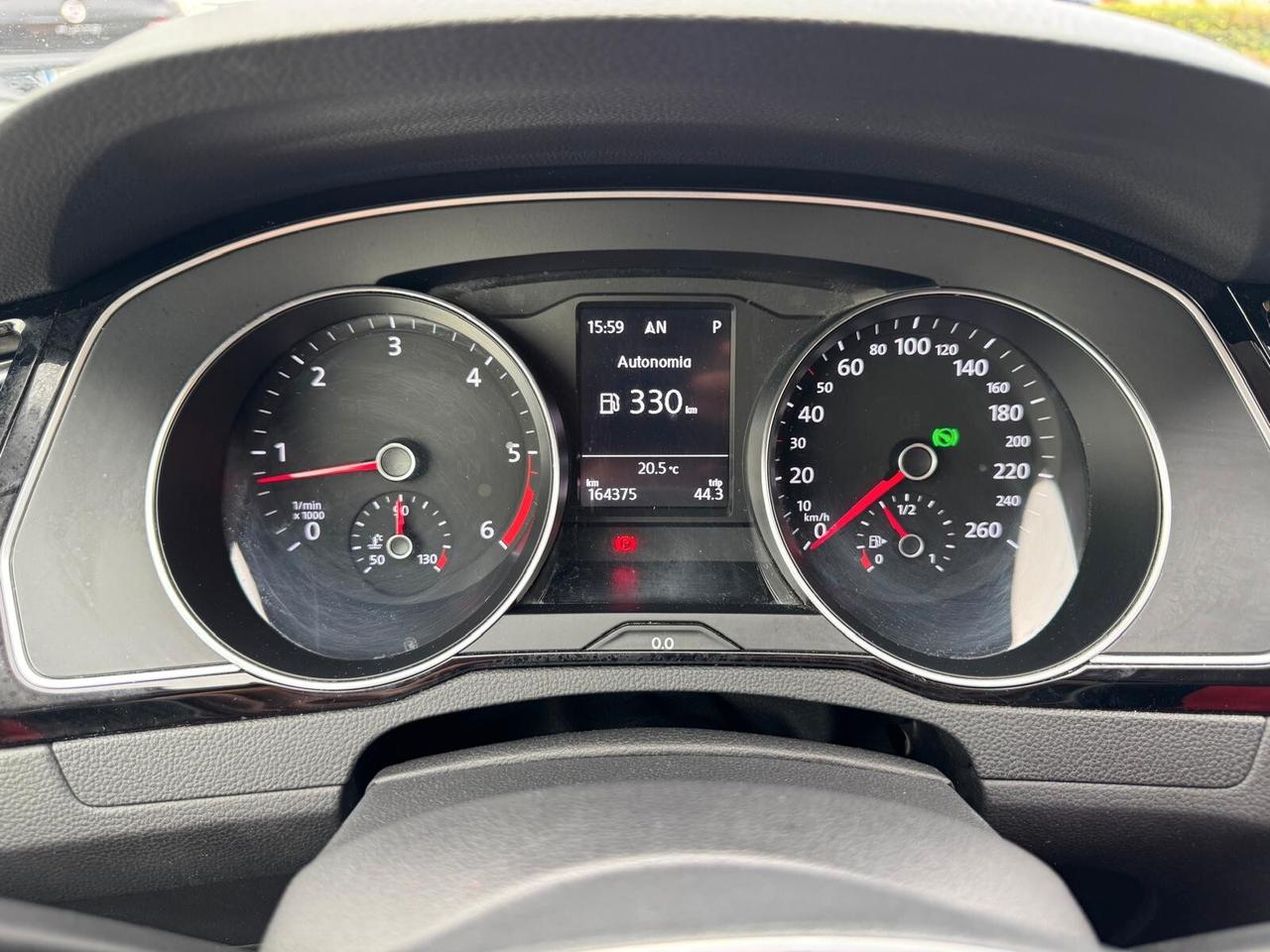 Volkswagen Passat VARIANT 1.6 TDI SCR DSG COMFORTLINE BMT 2017