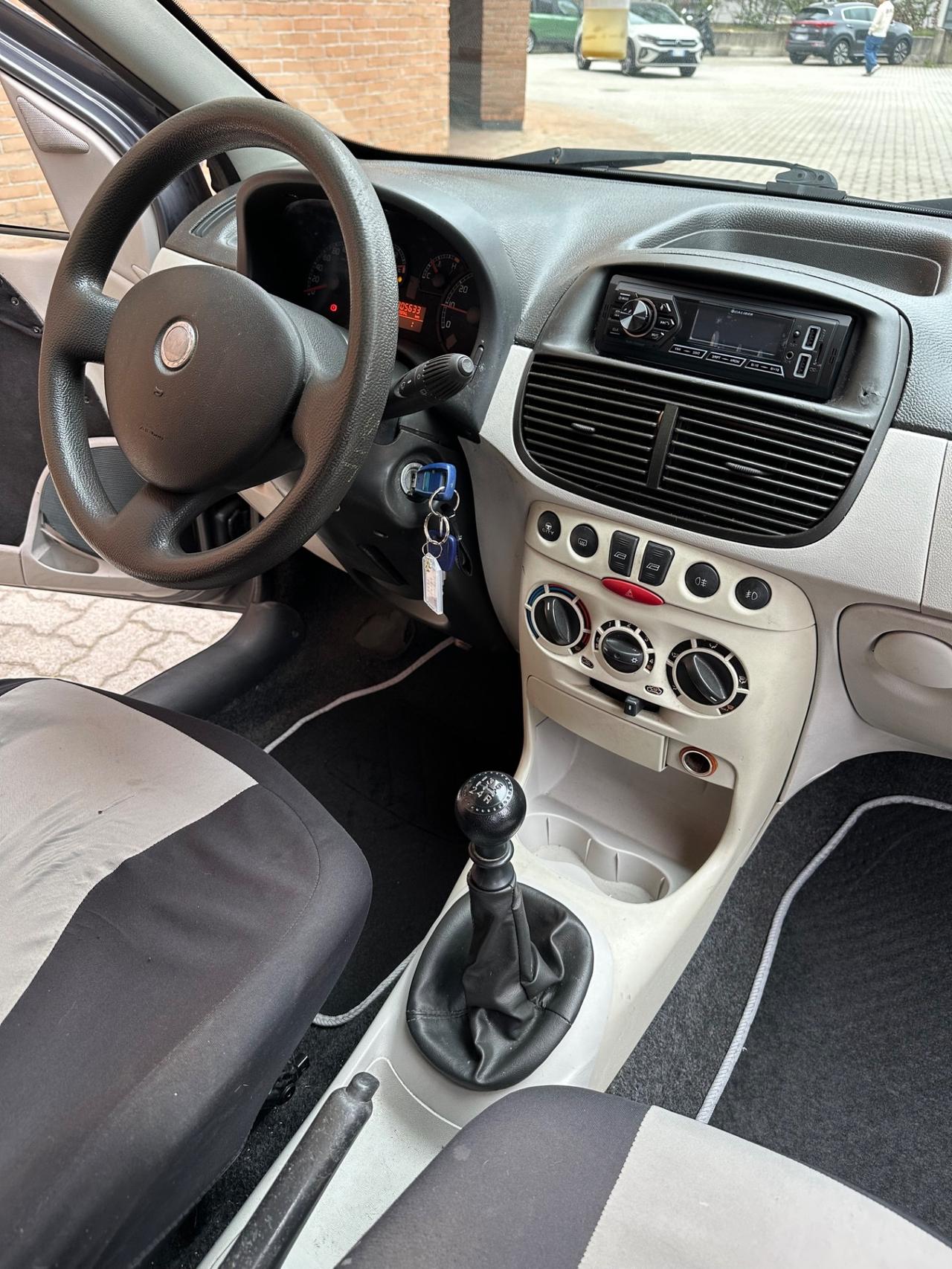 Fiat Punto 1.2i cat 5 porte EL