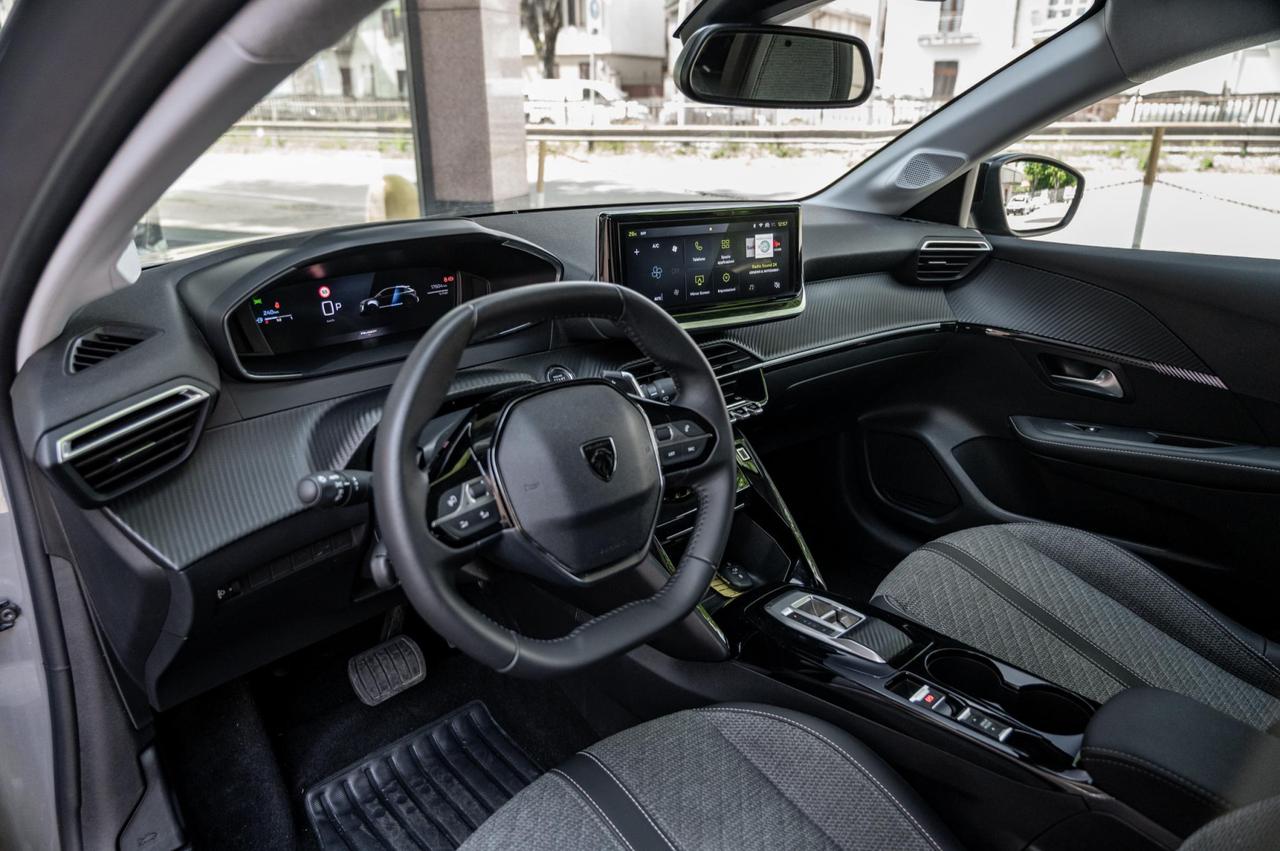 Peugeot 208 1.2 hybrid Allure 110cv e-dcs 6