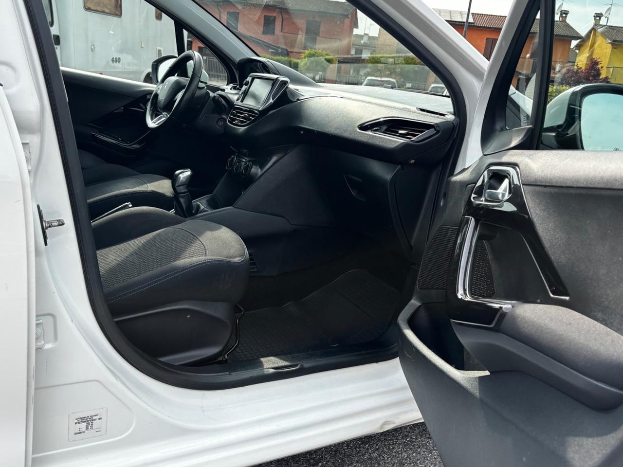 Peugeot 208 PureTech 82 Stop&Start 5 porte Signature