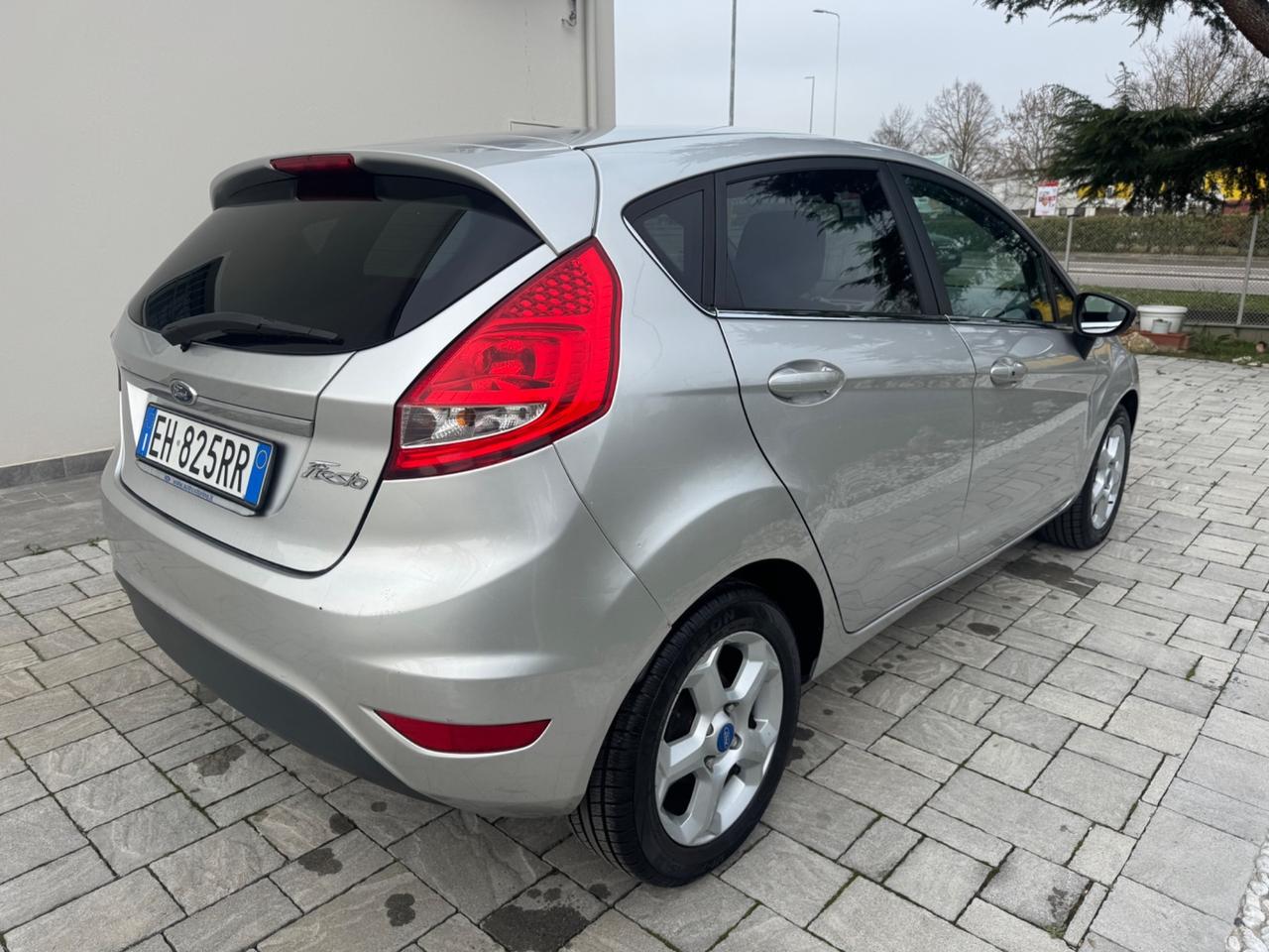 Ford Fiesta 1.4 5 porte Bz.- GPL Titanium OK NEOPATENTATI