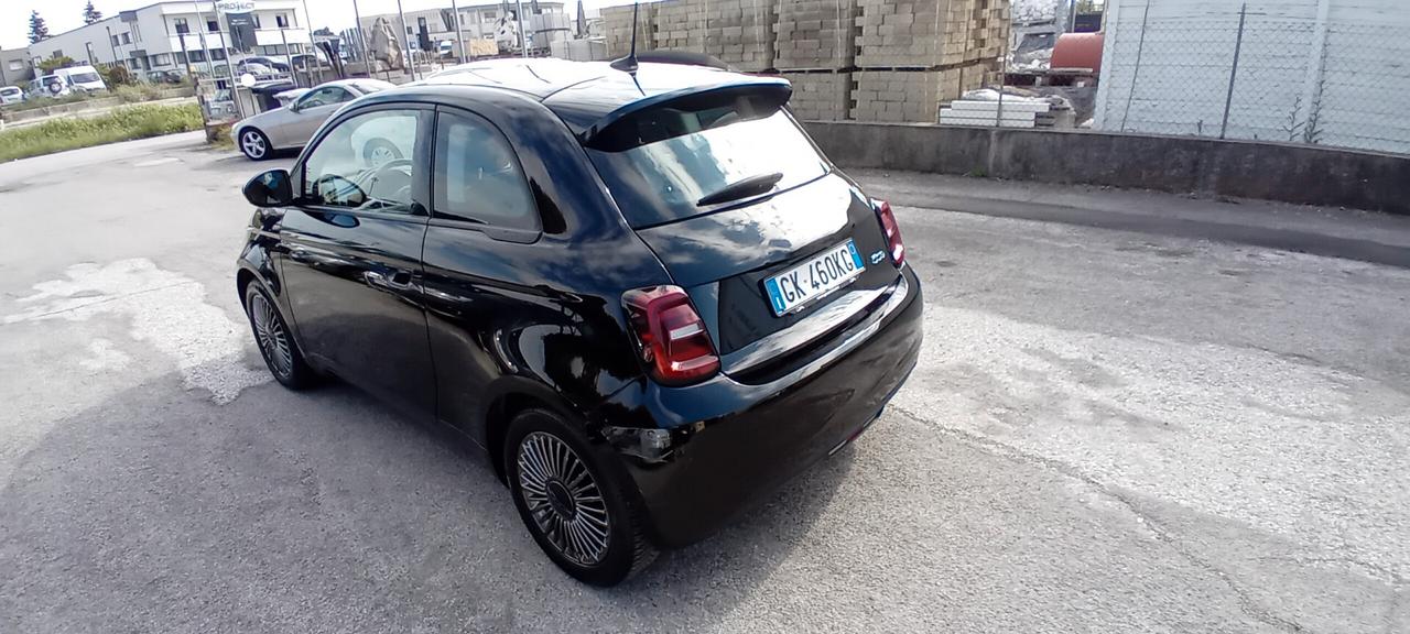 Fiat 500 500e Berlina 42 kWh La Prima