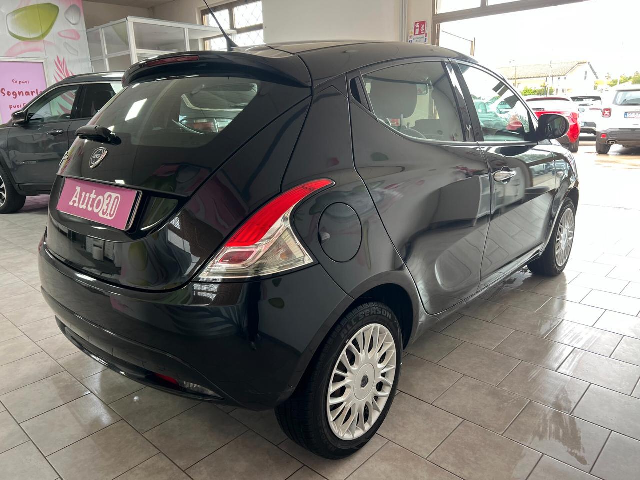 Lancia Ypsilon 1.2 69 CV 5 porte Silver