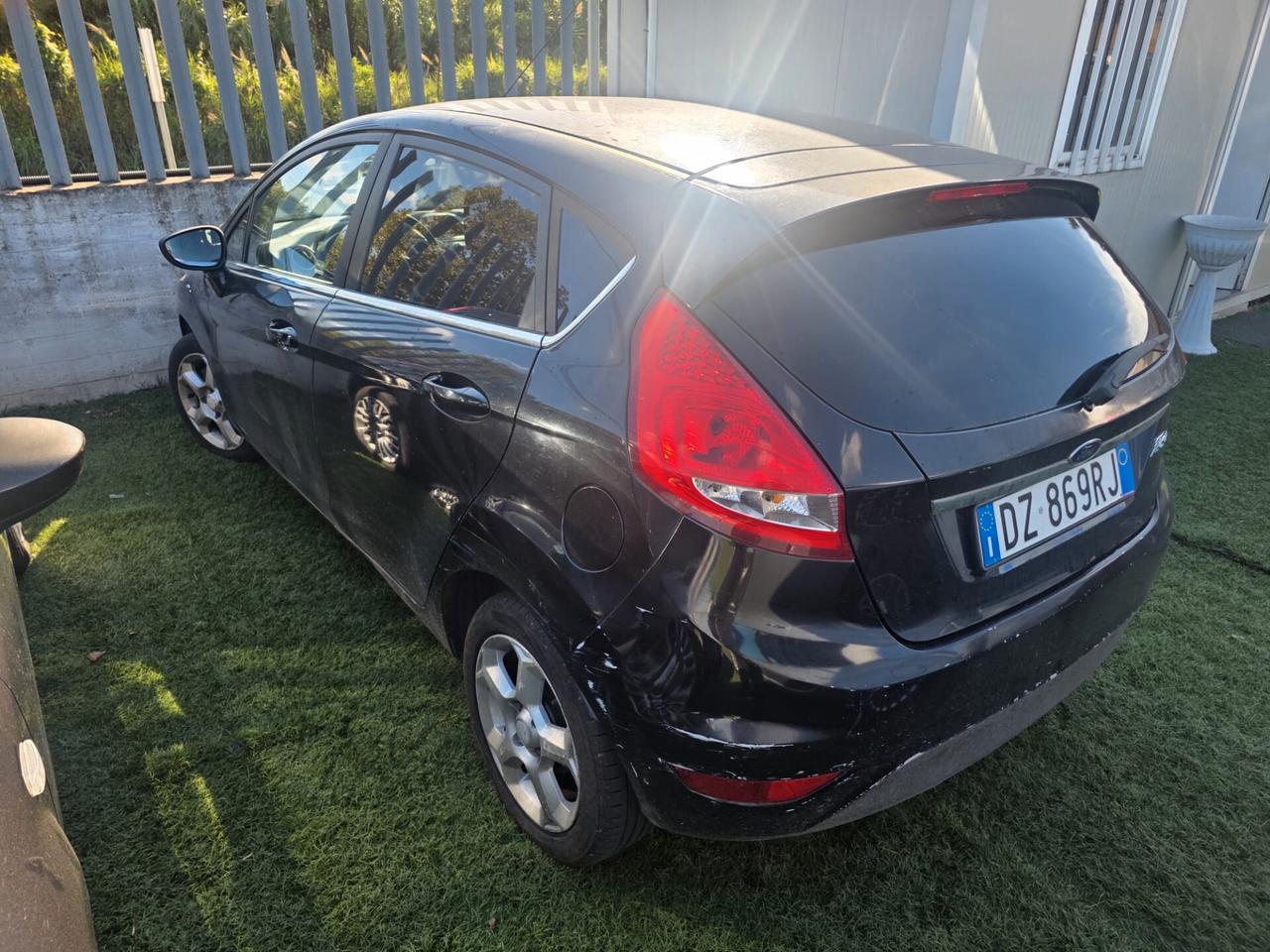 Ford Fiesta 14 gpl 2010