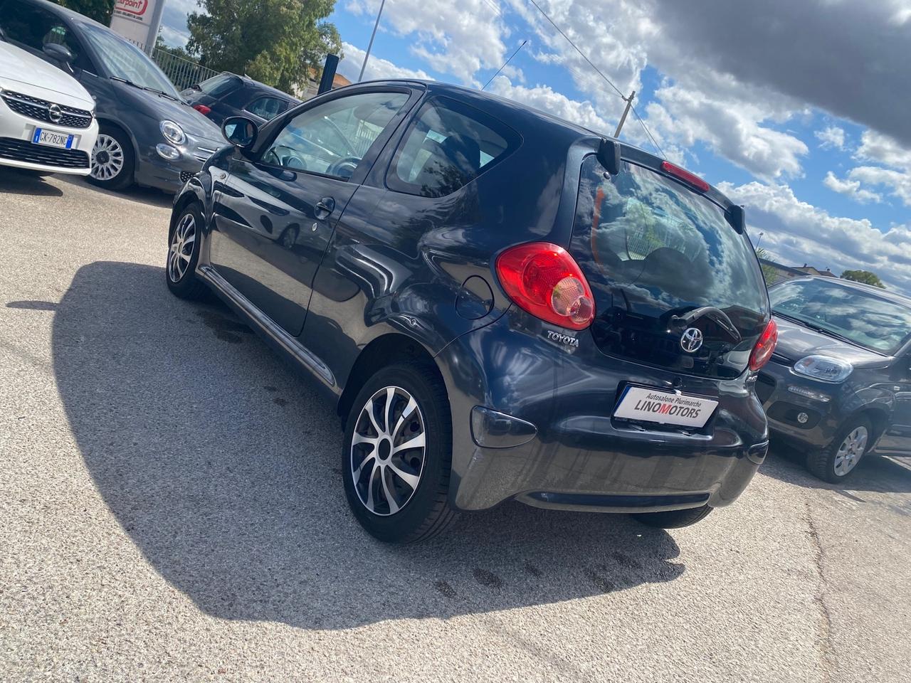 Toyota Aygo 1.0 12V VVT-i 3 porte Sol 68cv