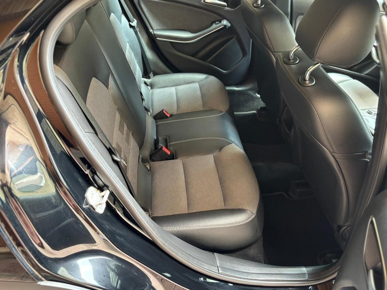 Mercedes-benz GLA 180 d Business