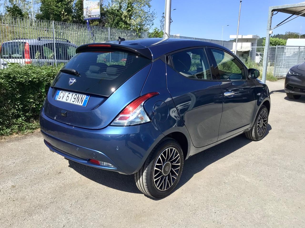 Lancia Ypsilon 1.0 FireFly KM 0 Hybrid Platino