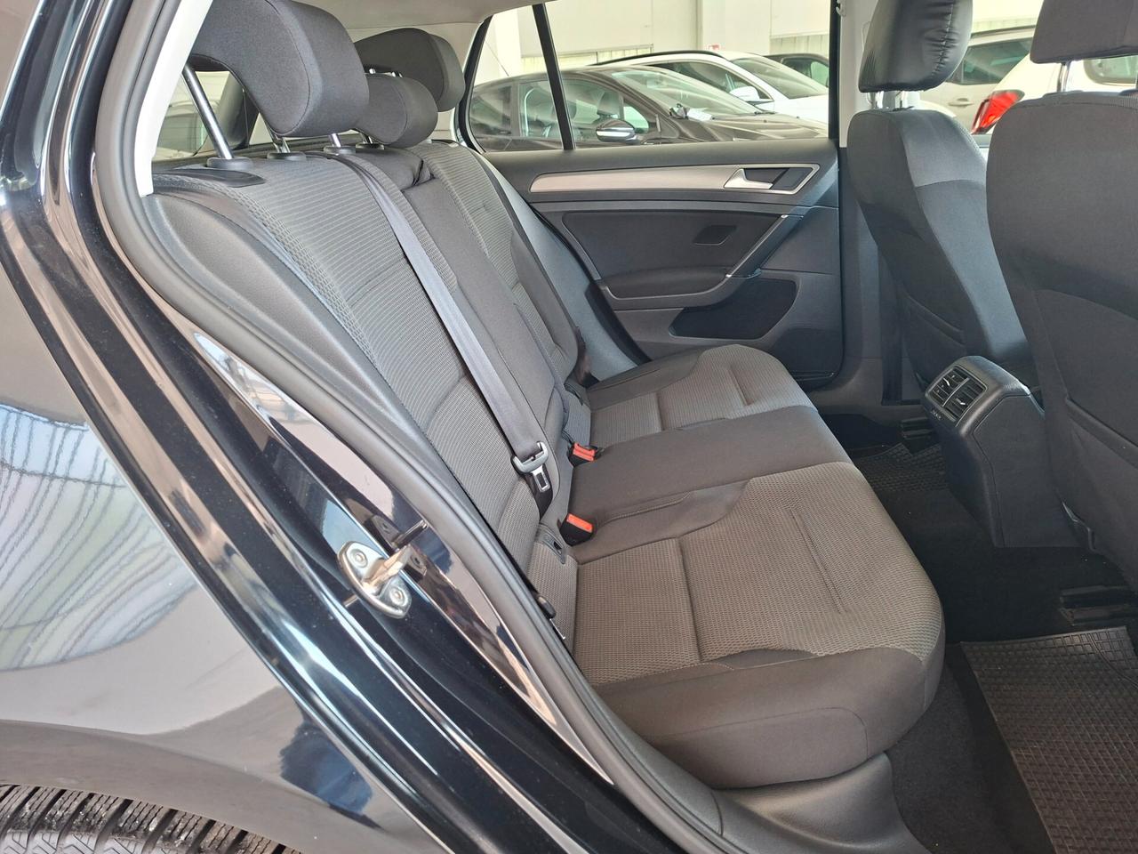 Volkswagen Golf 5P. 1.6 TDI / DA NEOPATENTATI / EURO 5B