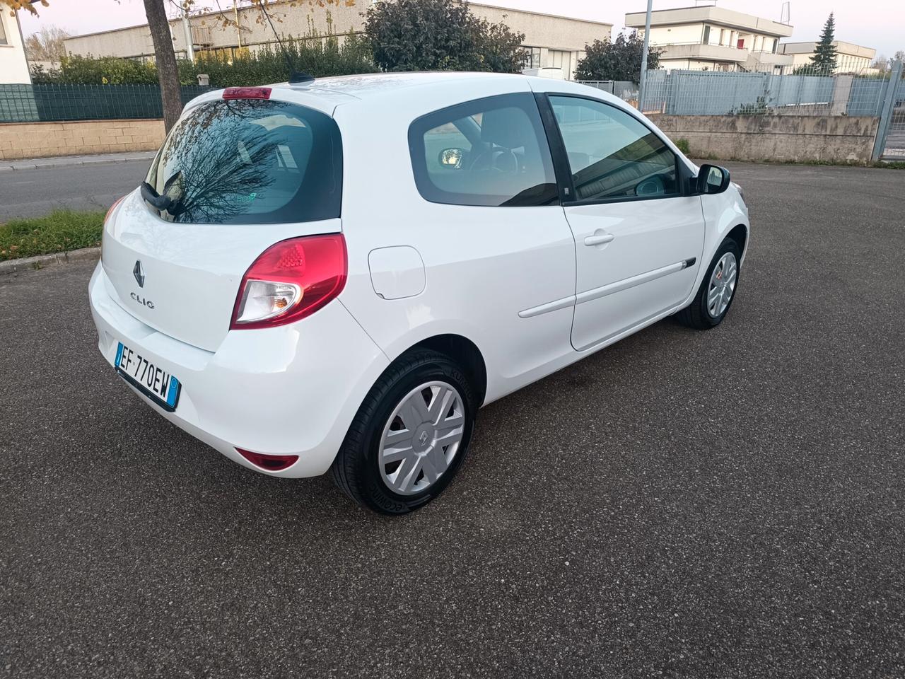 Renault Clio 1.2 benzina SOLAMENTE 69.000 KM