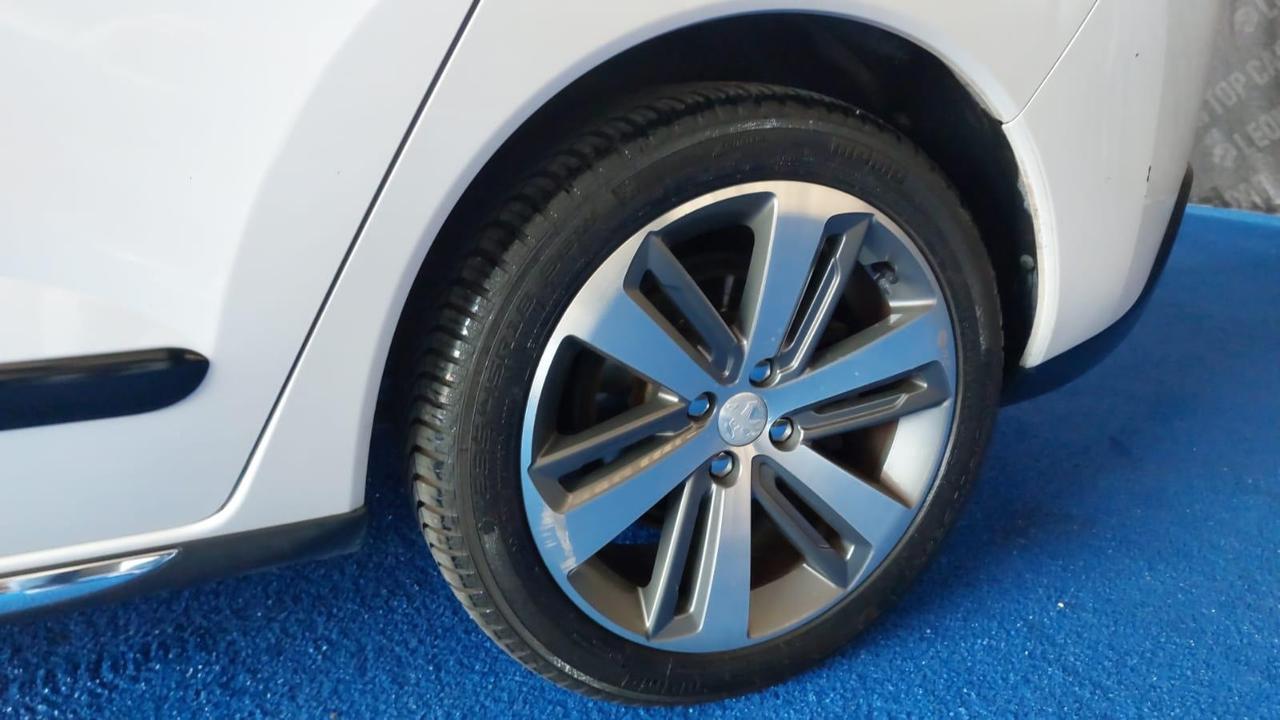 Peugeot 3008 Ibrida 4x4 automatica full tetto