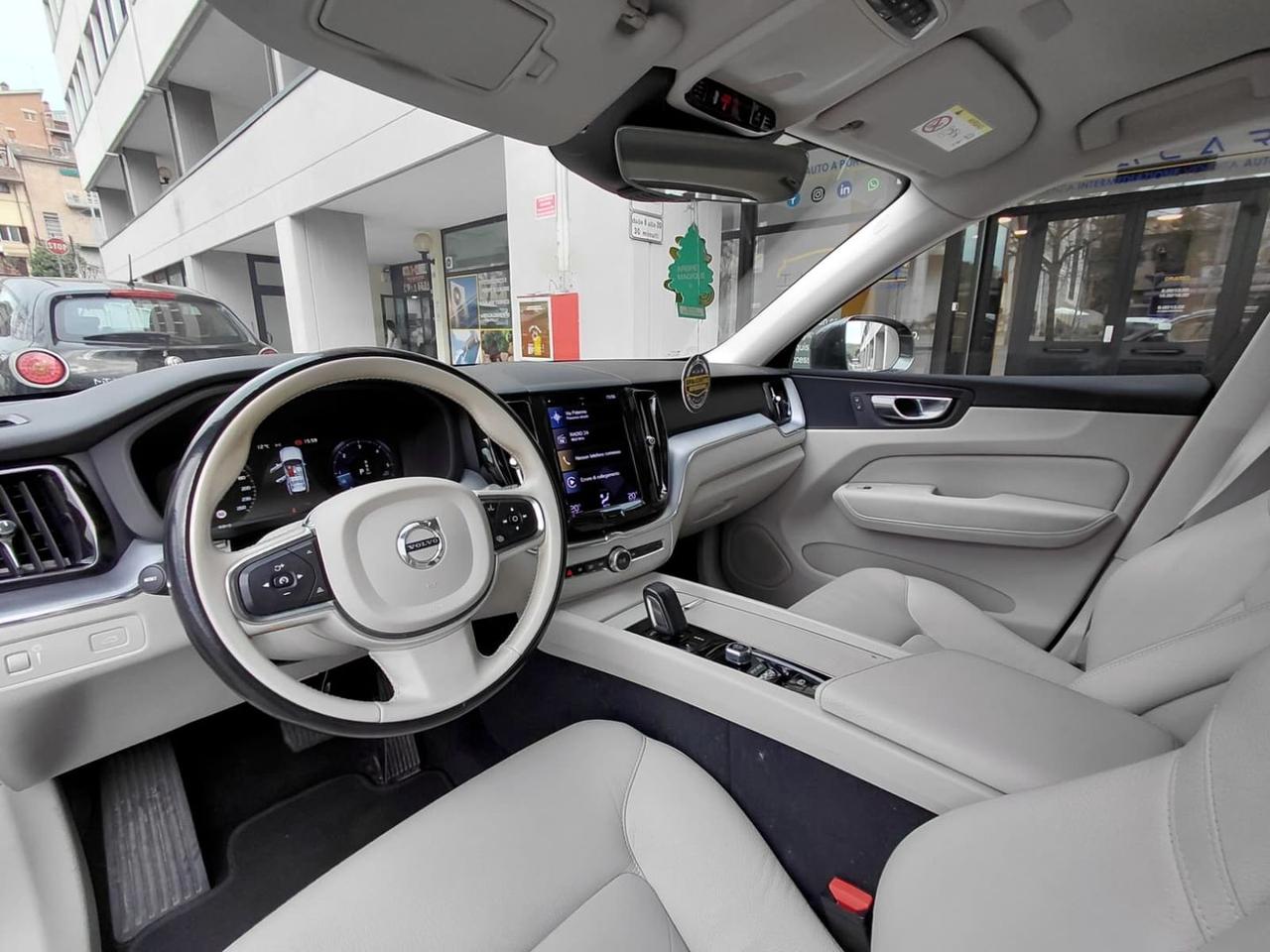 Volvo XC 60 Momentum Pro 2.0 B4 MHEV #10050