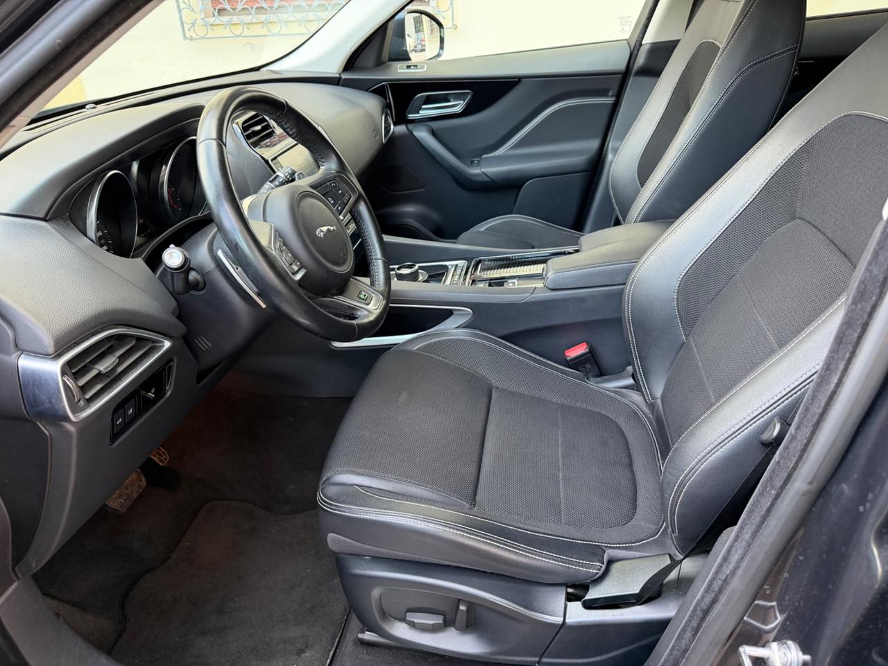 Jaguar F-Pace 2.0 D 180 CV AWD aut. R-Sport