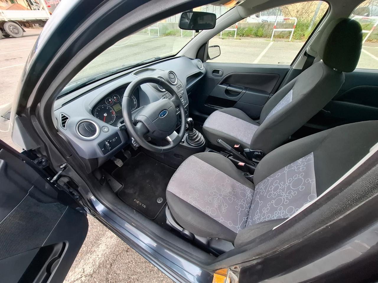 Ford Fiesta 1.2 5 porte SOLAMENTE 85.000 KM