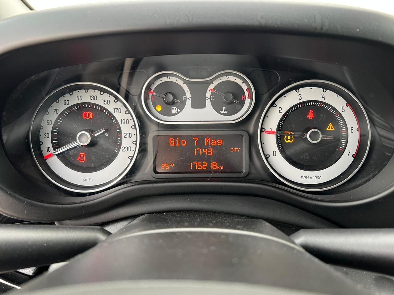 FIAT 500L 1.6 MJT 105CV 2015!!! LOUNGE!!!