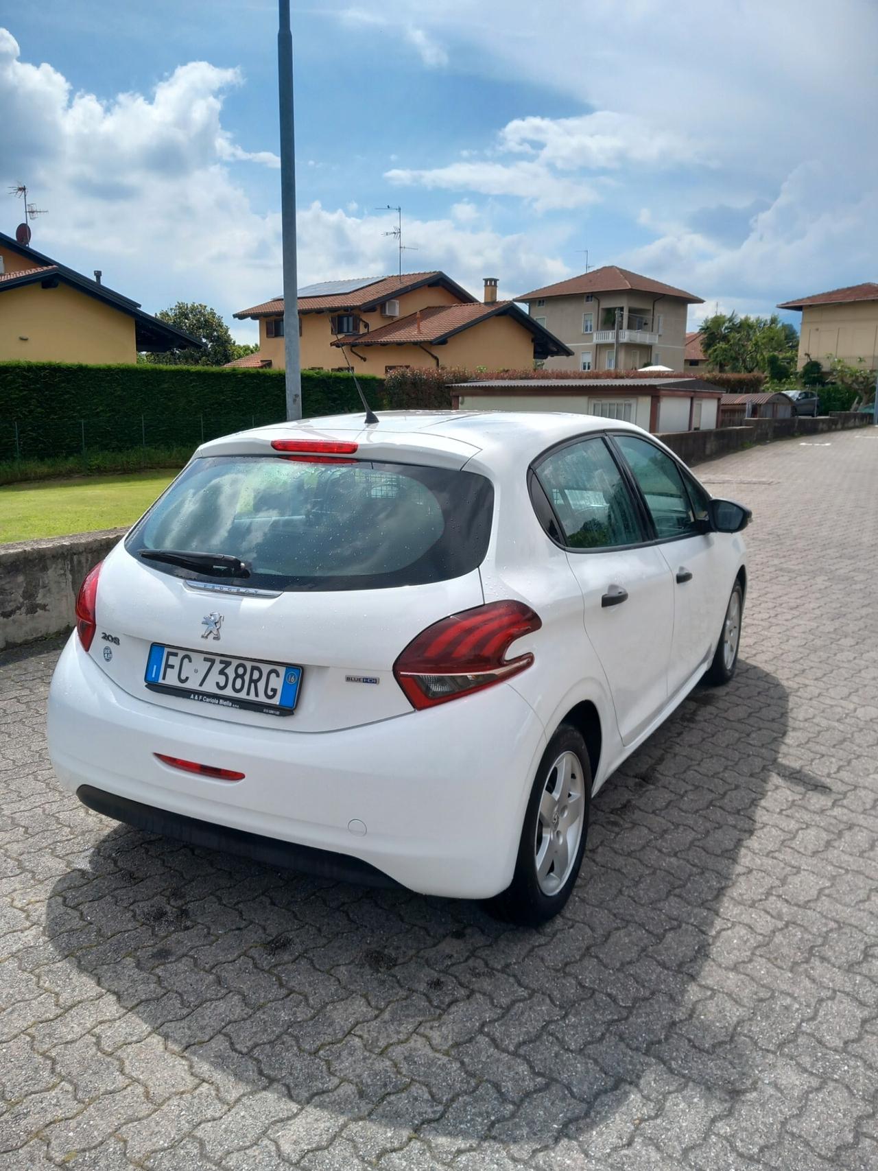 PEUGEOT 208 AUTOCARRO
