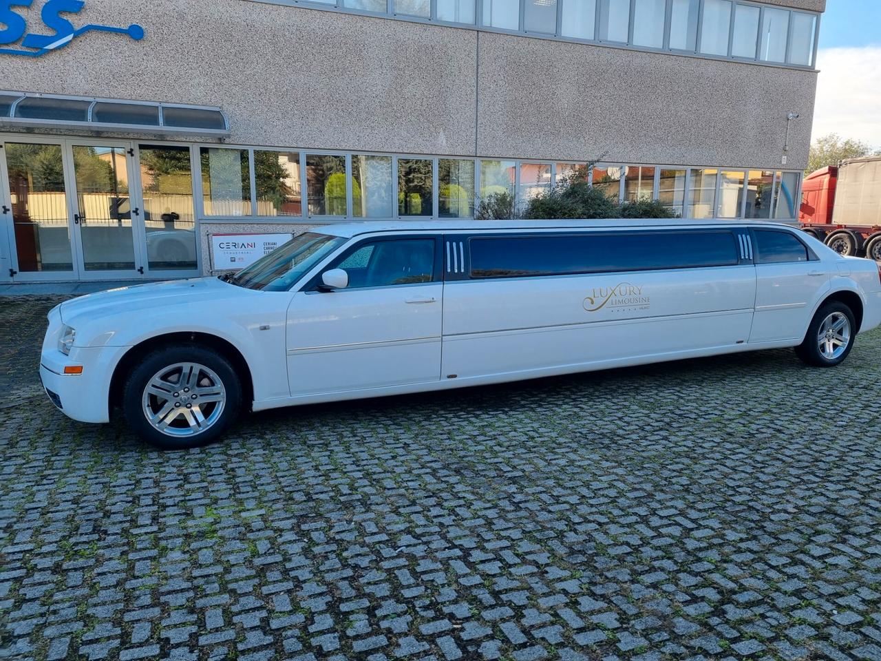 CHRYSLER 300C ALADDIN STRETCH LIMOUSINE 130 inc.