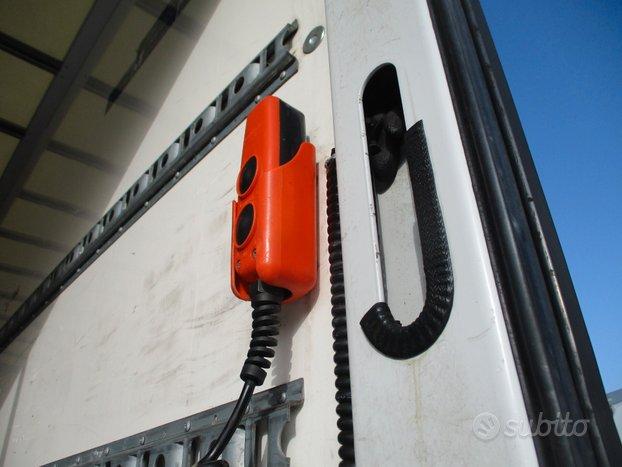 Iveco EUROCARGO 75-21 210CV E6 FURGONE 6M+PEDANA 2