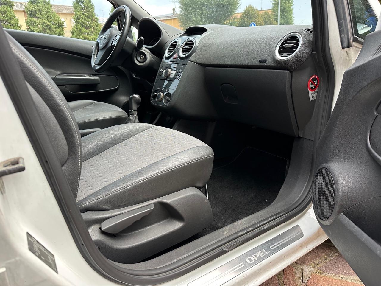 Opel Corsa 1.2 5 porte Cosmo NEOPATENTATI