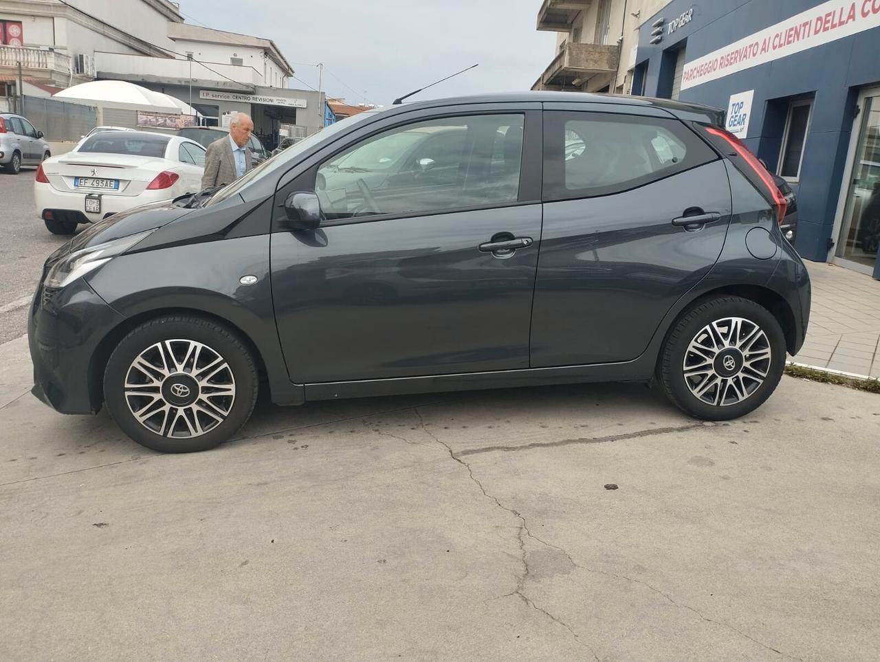 Toyota Aygo Connect 1.0 72 CV 5 porte x-play