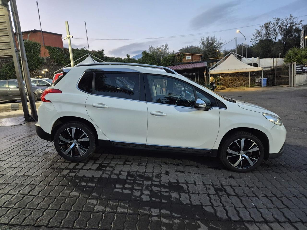 Peugeot 2008 BlueHDi 100 S&S Allure