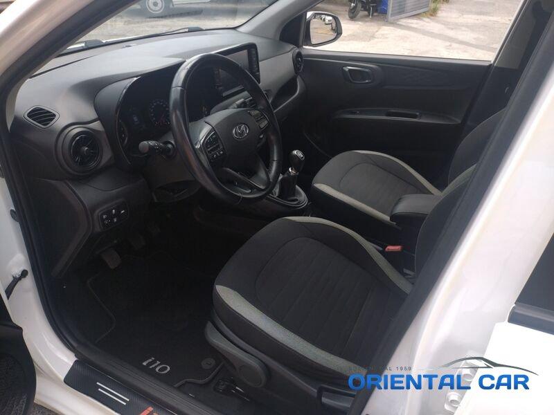 Hyundai i10 i10 1.0 TECH + CONNECT PACK + SENSORI DI POSTEGGIO + VETRI OSCURATI + TRENO DI GOMME INVERNALI