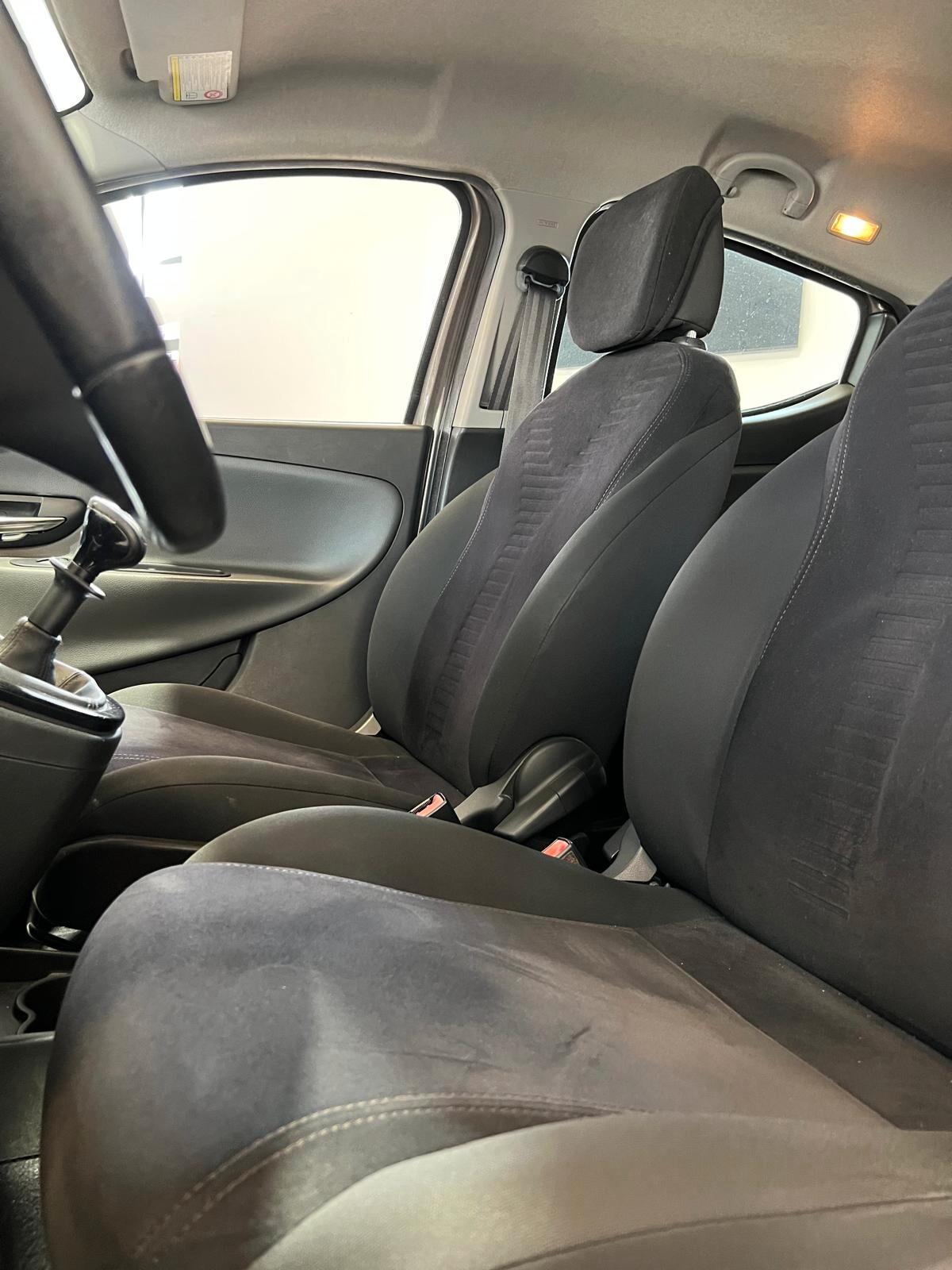 Lancia Ypsilon 1.2 69 CV 5 porte Gold