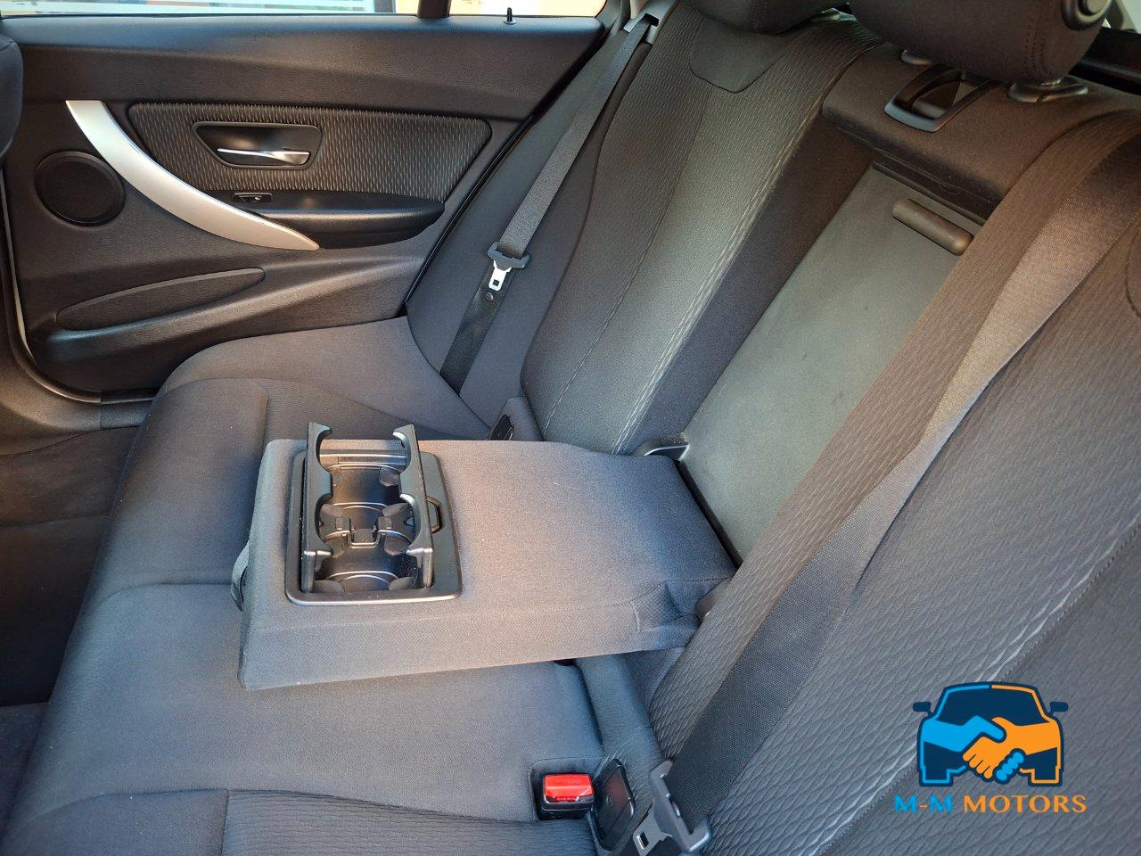 BMW 320 d Touring doppio treno di pneumatici