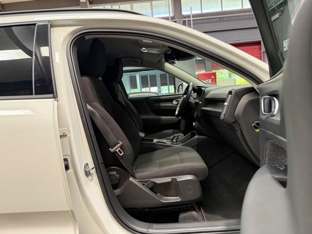 VOLVO XC40 T2 Geartronic Momentum *OK NEOPATENTATI / IVA*