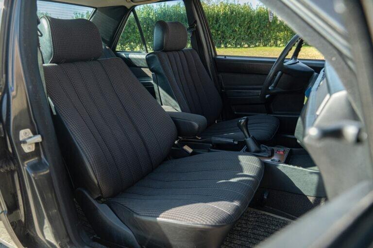 1988 MERCEDES-BENZ 190 E - MER00293