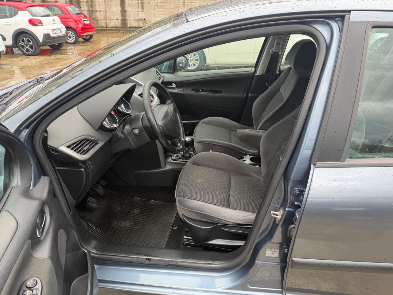 Peugeot 207 1.4 8V 75CV 5p. ONE Line