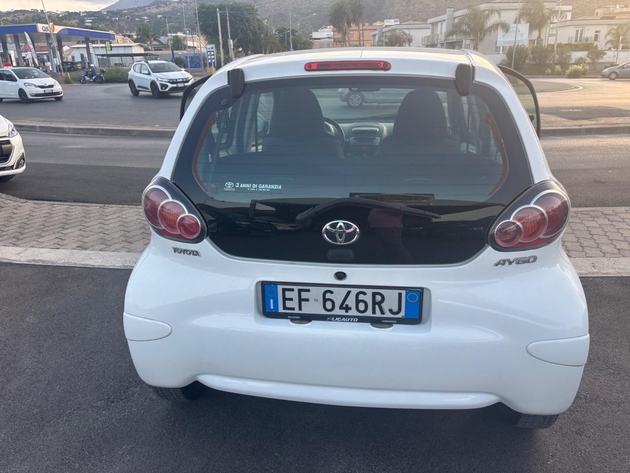 Toyota Aygo 1.0 12V VVT-i 5 porte Now Connect