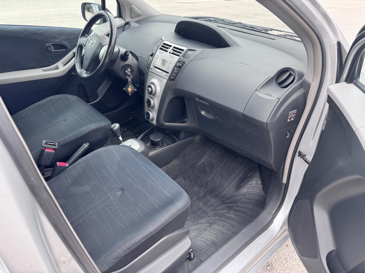 Toyota Yaris 1.4 D-4D 5 porte M-MT Sol automatica.